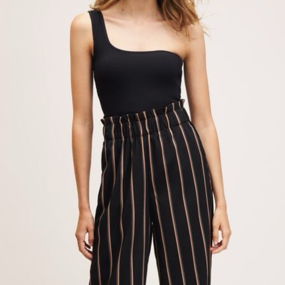 Dynamite- Ribbed Black One-Shoulder Top - Picture 2 of 8